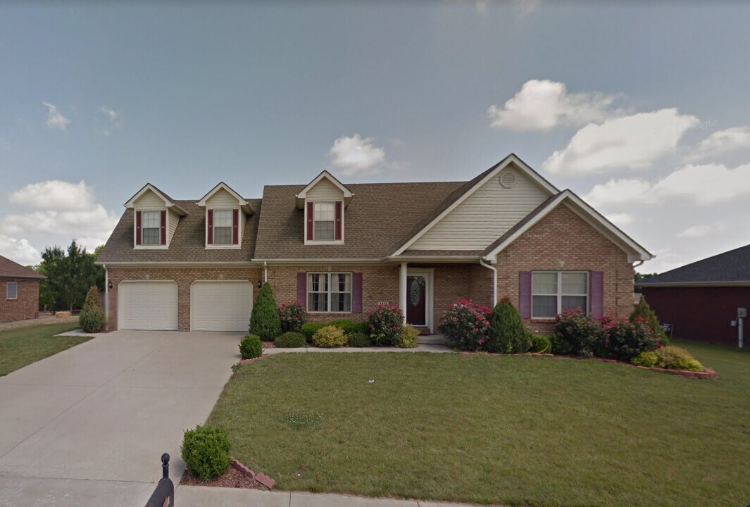 110 General Nelson Dr in Richmond, KY - Building Photo