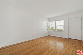 1/2 Ocean Park Blvd in Santa Monica, CA - Building Photo - Building Photo