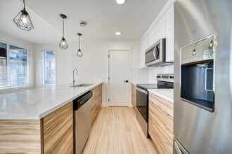 19607 45th St SE in Calgary, AB - Building Photo - Building Photo