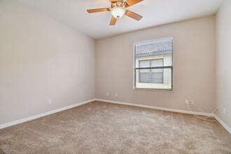 127 Silver Falls Dr in Apollo Beach, FL - Building Photo - Building Photo