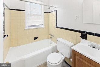 215 Oakwood St SE, Unit 103 in Washington, DC - Building Photo - Building Photo