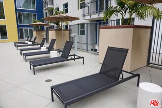 10568 Gateway Prom in El Monte, CA - Foto de edificio - Building Photo