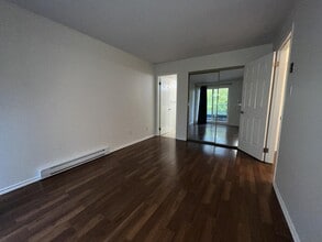 5025 Sanders St in Burnaby, BC - Building Photo - Building Photo