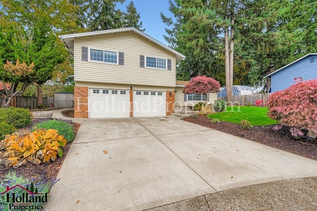 143 NE 20th Dr in Hillsboro, OR - Building Photo - Building Photo