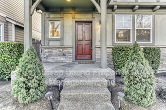 570 SW 201st Ave in Beaverton, OR - Building Photo - Building Photo