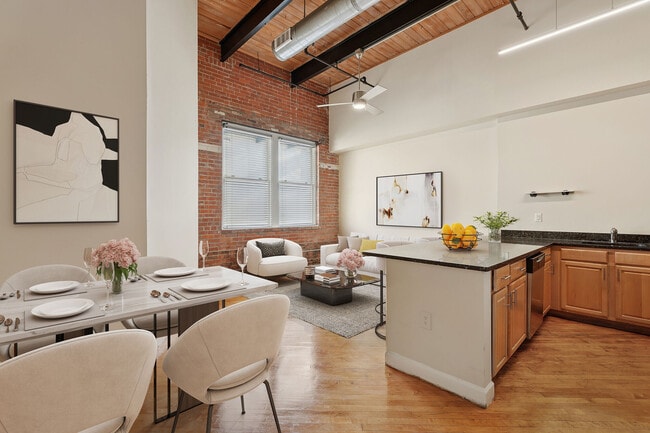 South Bank in Richmond, VA - Foto de edificio - Building Photo