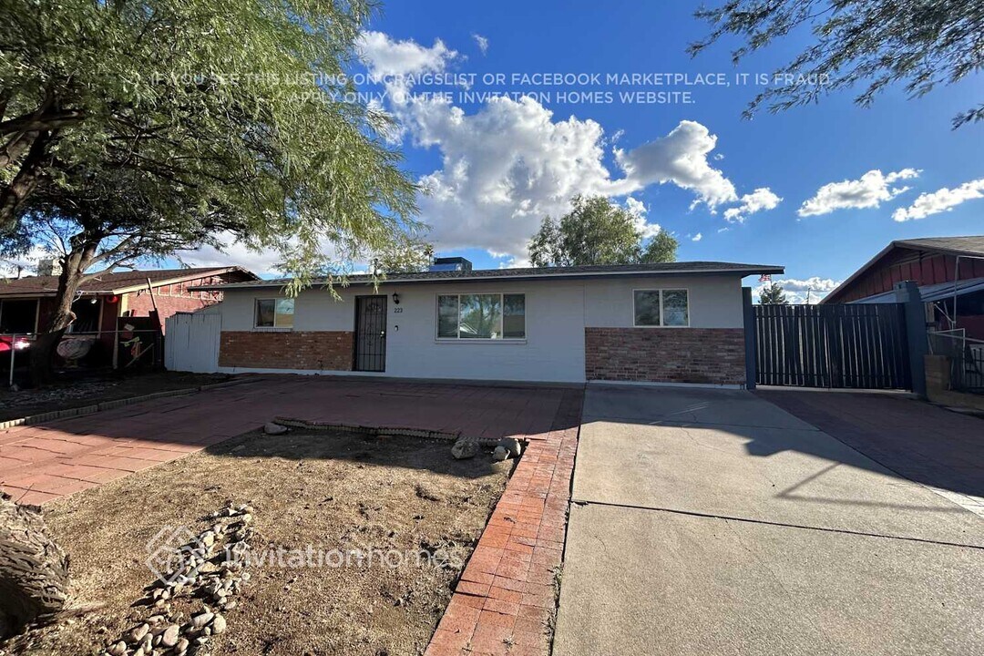 223 W Gary Way in Phoenix, AZ - Foto de edificio
