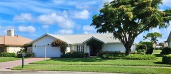 1417 Foxfire Ln in Naples, FL - Building Photo