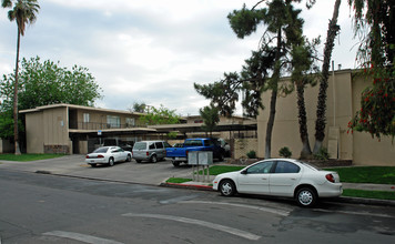 240 N Calaveras St in Fresno, CA - Foto de edificio - Building Photo