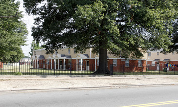 Creighton Court in Richmond, VA - Foto de edificio - Building Photo