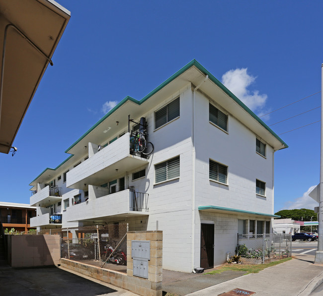 3151 Castle St in Honolulu, HI - Building Photo - Building Photo