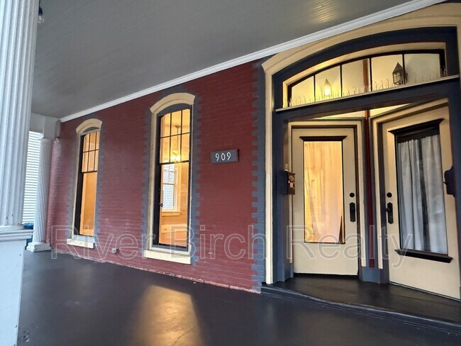 909 N 6th St in Springfield, IL - Building Photo - Building Photo