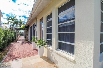 801 99th Ave N in Naples, FL - Building Photo - Building Photo