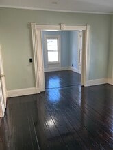 50 Thompson St, Unit 2 in New Bedford, MA - Foto de edificio - Building Photo
