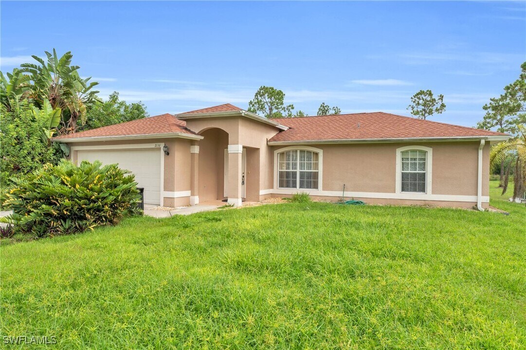 2131 24th Ave NE in Naples, FL - Building Photo