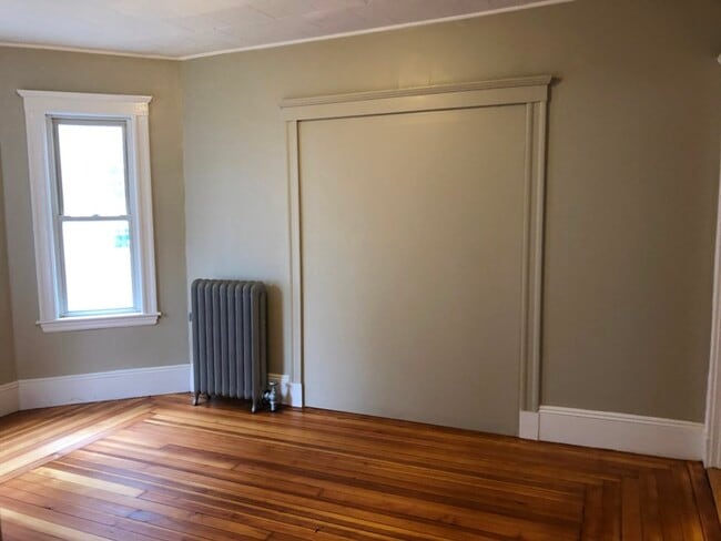 329 Malden St, Unit 1 in Medford, MA - Foto de edificio - Building Photo