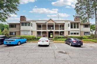 1705 Wingate Way in Atlanta, GA - Foto de edificio - Building Photo