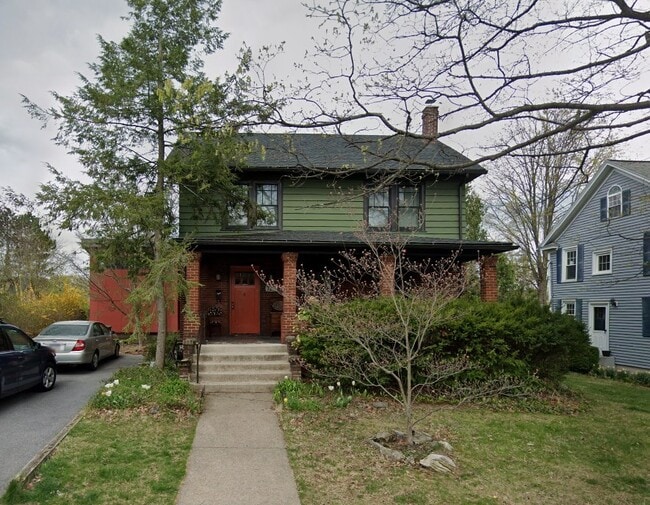 property at 723 W Foster Ave