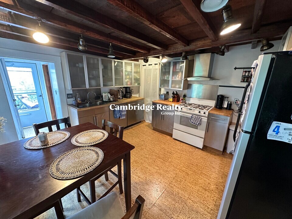 16 Tremont St, Unit 2 in Cambridge, MA - Building Photo