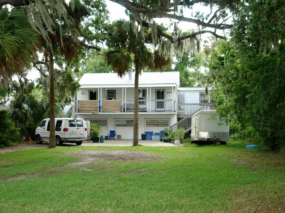 807 S Ridgewood Ave in Daytona Beach, FL - Building Photo