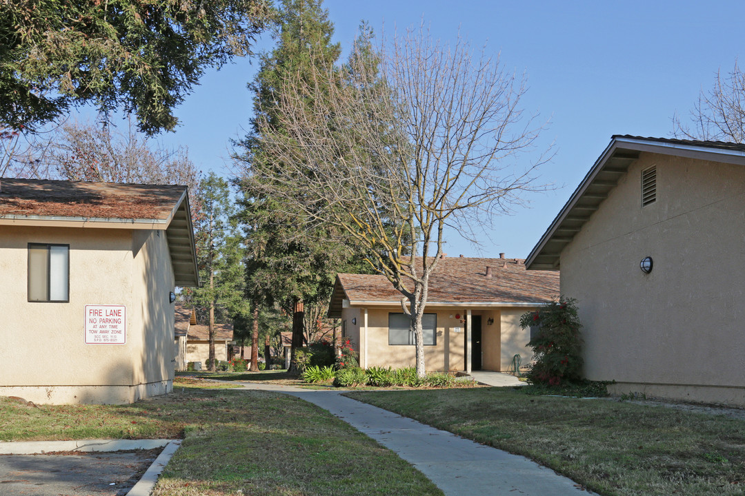 Wedgewood Commons in Sanger, CA - Foto de edificio