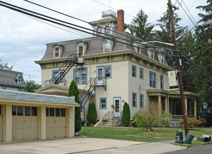 Linden Hall in Woodbury, NJ - Building Photo - Building Photo