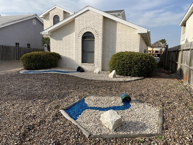 13930 Dasmarinas Dr in Corpus Christi, TX - Building Photo - Building Photo