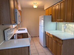 566 Kenwood Ave, Unit A in Delmar, NY - Building Photo - Building Photo