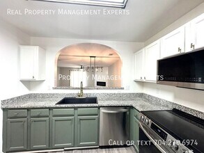 3837 Glenlea Commons Dr in Charlotte, NC - Building Photo - Building Photo