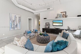 2001 Meridian Ave in Miami Beach, FL - Building Photo - Building Photo