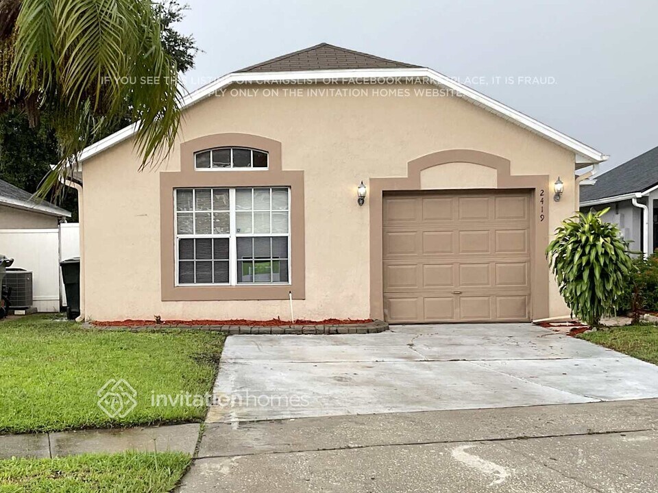 2419 Parsons Pond Cir in Kissimmee, FL - Building Photo