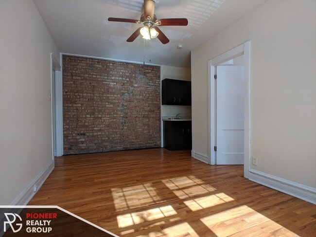 957 W Cornelia Ave, Unit 1b in Chicago, IL - Foto de edificio - Building Photo