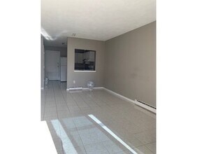 116 Spring St-Unit -B7 in Boston, MA - Building Photo - Building Photo