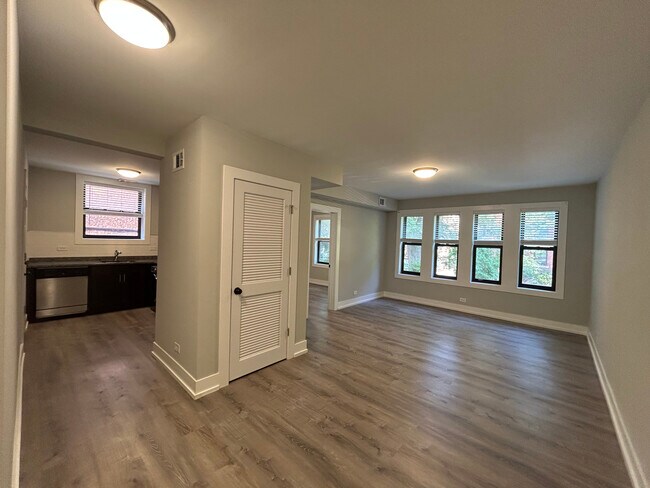 1124 Maple Ave, Unit 1 in Evanston, IL - Foto de edificio - Building Photo