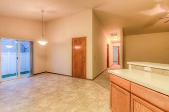8903 Midvale Rd-Unit -8903 #2 in Yakima, WA - Foto de edificio - Building Photo
