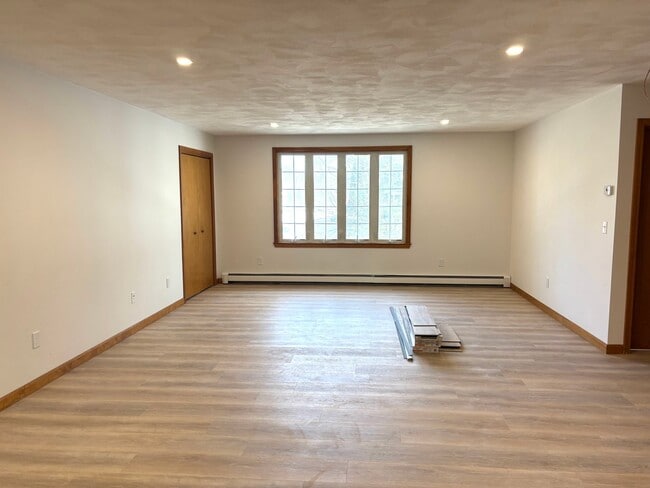 28 South Ave, Unit 2 in Attleboro, MA - Foto de edificio - Building Photo