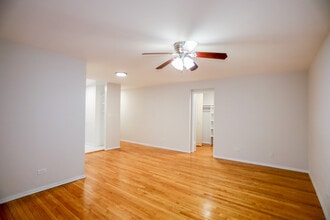 6166 N Winthrop Ave, Unit #510 in Chicago, IL - Building Photo - Building Photo