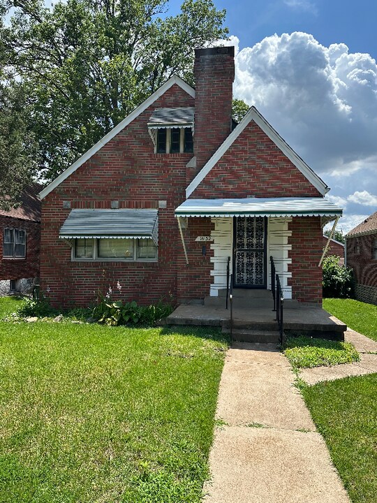 1652 Grape Ave in St. Louis, MO - Foto de edificio