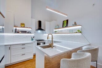 1 Summer St, Unit 4A in Somerville, MA - Foto de edificio - Building Photo