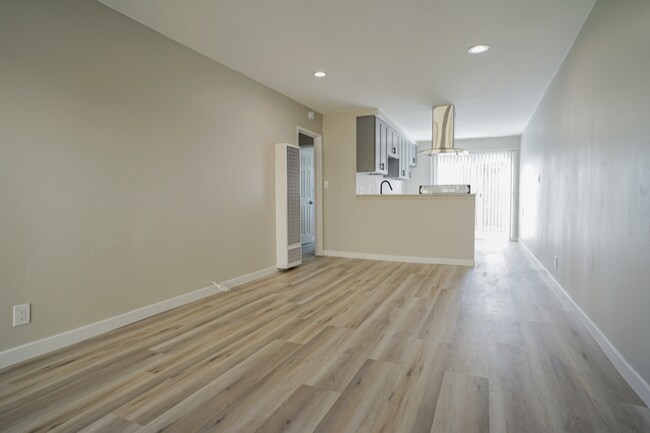 10442 Lampson Ave in Garden Grove, CA - Building Photo - Building Photo