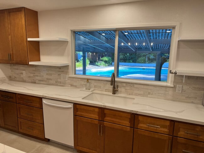 6545 Birch Dr in Santa Rosa, CA - Building Photo - Building Photo
