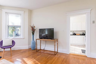 22 Euston St, Unit 3 in Brookline, MA - Building Photo - Building Photo