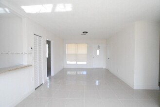 3110 SW 33rd Ave in West Park, FL - Foto de edificio - Building Photo