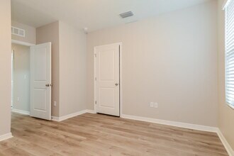 11162 Leland Groves Dr in Riverview, FL - Building Photo - Building Photo