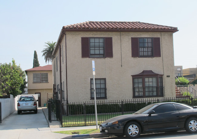 922 Gardenia Ave in Long Beach, CA - Foto de edificio - Building Photo
