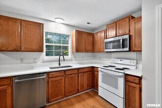 9915 Lottie Ln in Charlotte, NC - Foto de edificio - Building Photo