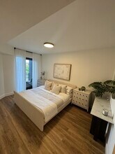 516 NE 3rd St, Unit A9 in Dania Beach, FL - Building Photo - Building Photo