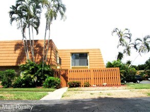 1706 Park Meadows Dr in Ft. Myers, FL - Building Photo - Building Photo