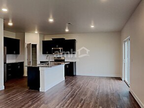 1703 192nd St Ct E in Spanaway, WA - Foto de edificio - Building Photo