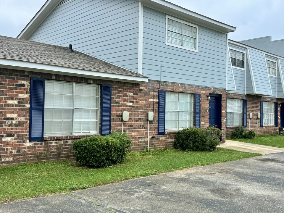 The Meadows on Main in Tupelo, MS - Building Photo